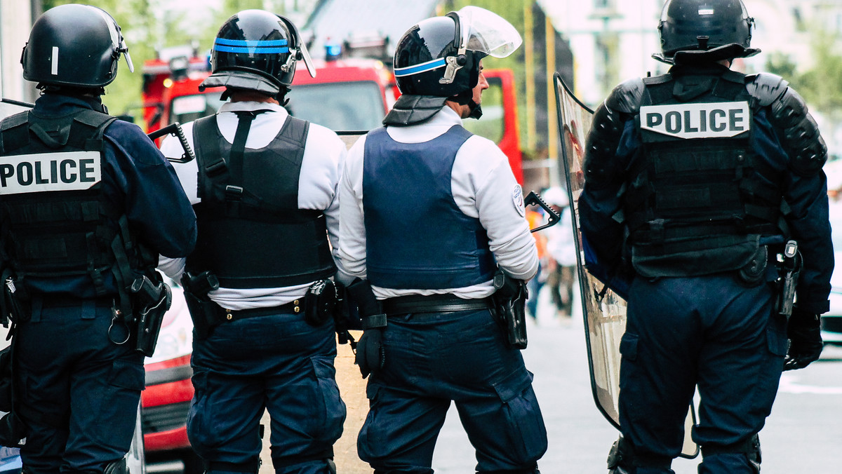 Francja: policja użyła gazu przeciw demonstrantom krzyczącym "Allahu Akbar"