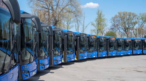 Nowe autobusy będą kursować na liniach miejskich, w tym 102, 120, 123, 148, 160, 168 i 192, a także aglomeracyjnych, m.in. 264, 274 i 299.