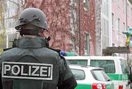 Polizei przed szkołą