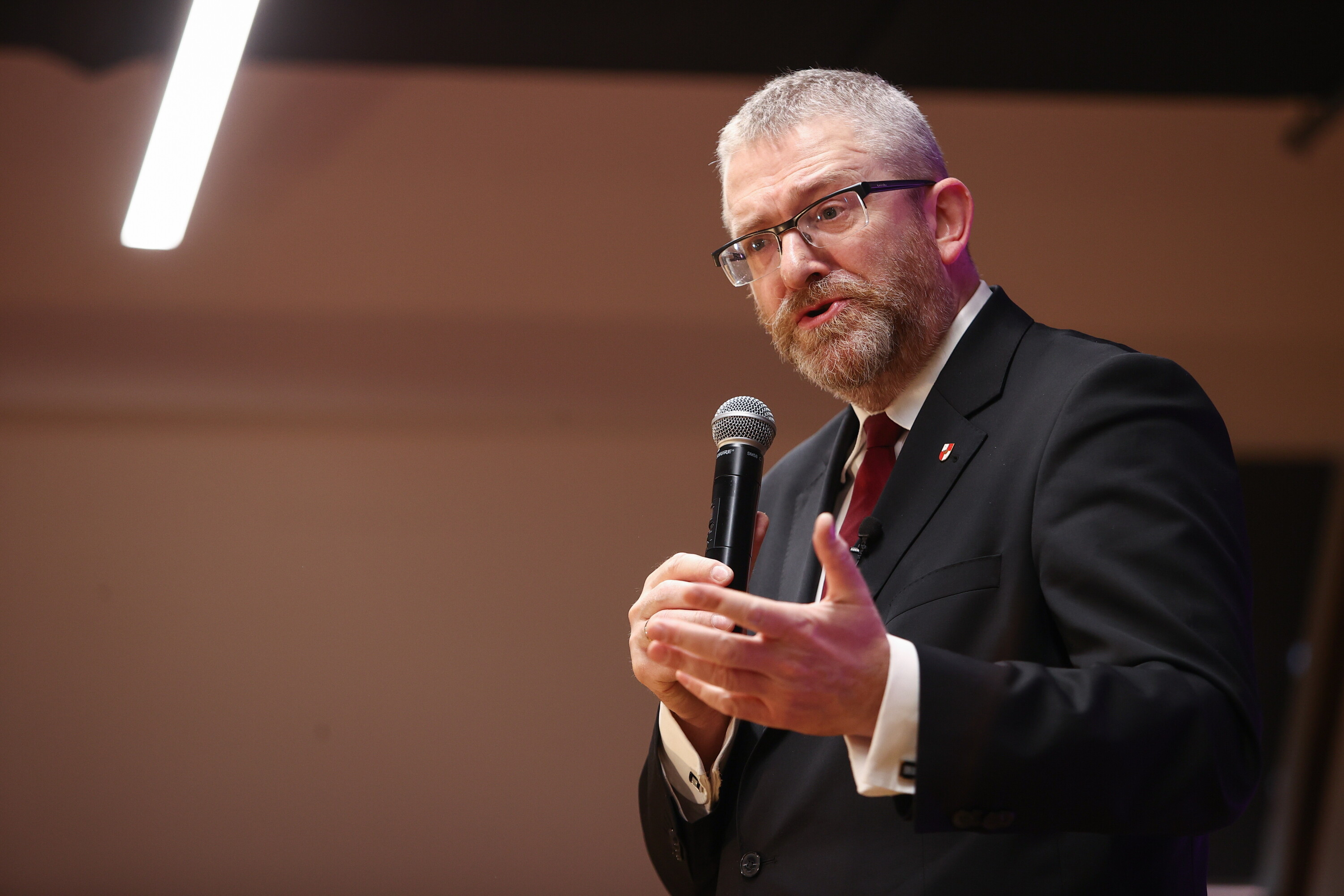 Szef MON traci cierpliwość ws. Brauna. "Czas na zdecydowaną reakcję"