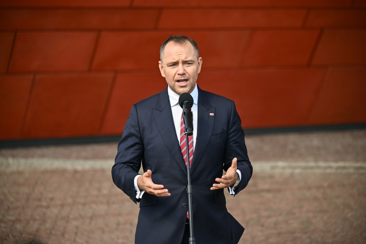Pierwsze decyzje Karola Nawrockiego. Co o nich myślą Polacy? [SONDAŻ]