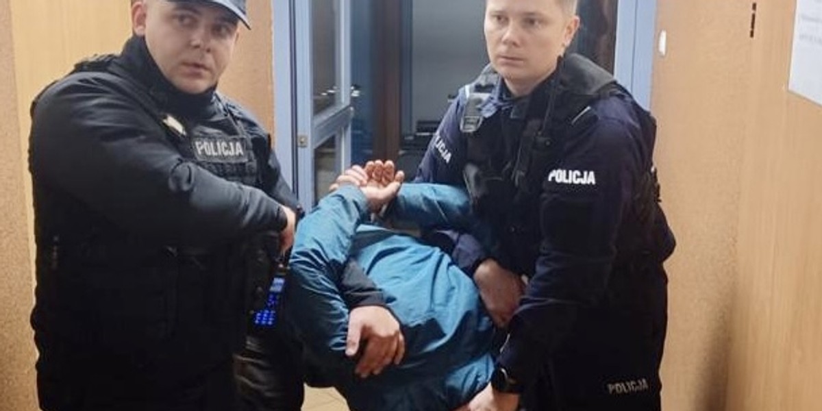 Policjanci zatrzymali mężczyznę podejrzanego o napady na mieszkańców Warszawy.