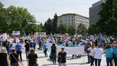 Strajk pielęgniarek i położnych. "Medycy pod Sejmem"