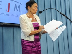 Takiej stylówy jeszcze w Sejmie nie było! Wyjątkowo nieudany zestaw posłanki Chybickiej