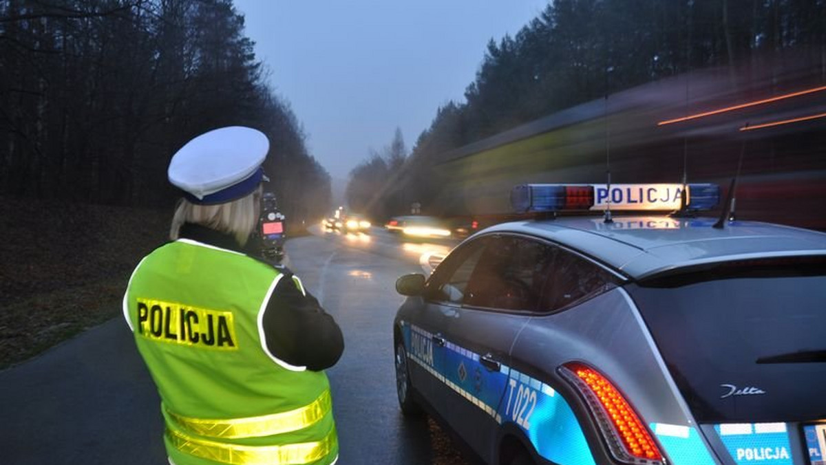 670 mniej osób zabitych, 7174 mniej osób rannych i 5420 mniej wypadków - to optymistyczne statystyki bezpieczeństwa na polskich drogach w 2010 roku. Niestety cały czas wielu wsiada za kierownicę po alkoholu. Statystyka bezpieczeństwa w ruchu drogowym z ubiegłego roku jest najbardziej optymistyczna od 10 lat.