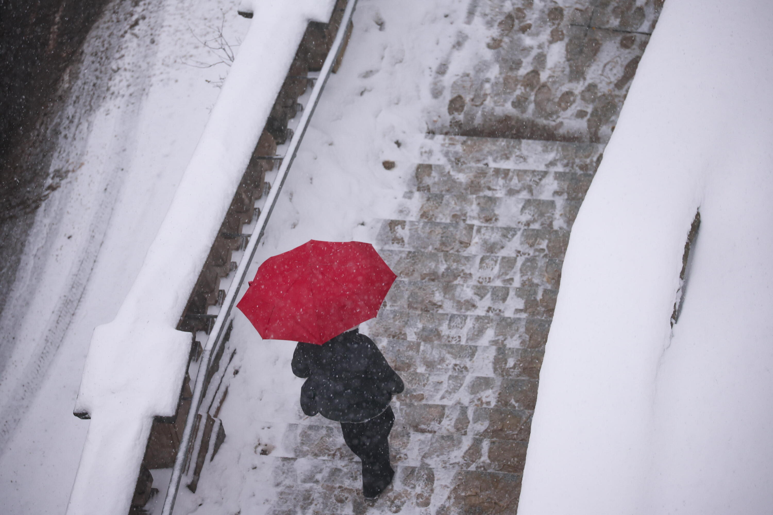 IMGW ostrzega przed gołoledzią w czterech województwach - alerty do 13:00