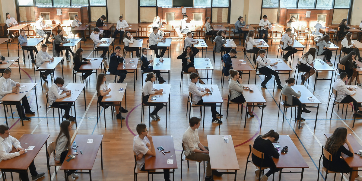 Uczniowie ósmych klas napisali test z matematyki. 