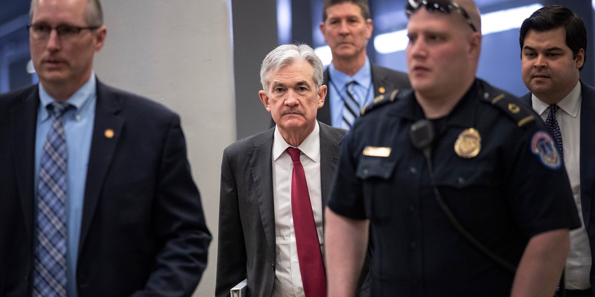 Jerome Powell, szef Fed, amerykańskiego banu centralnego, jest od samego początku naciskany przez Donalda Trumpa. Co zasygnalizuje w środę? Obniżkę, czy utrzymanie skali podwyżek stóp procentowych?