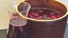 Zakwas buraczany - przepis. Jak zrobić zdrowy zakwas buraczany do picia? Ile soli na zakwas buraczany? Jak długo można pić zakwas z buraków?