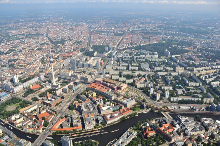 6. Berlin. Stolica Zjednoczonych Niemiec co roku przyciąga coraz więcej turystów z całej Europy. Berlin to dzisiaj nowoczesna niemiecka stolica mody i kultury.