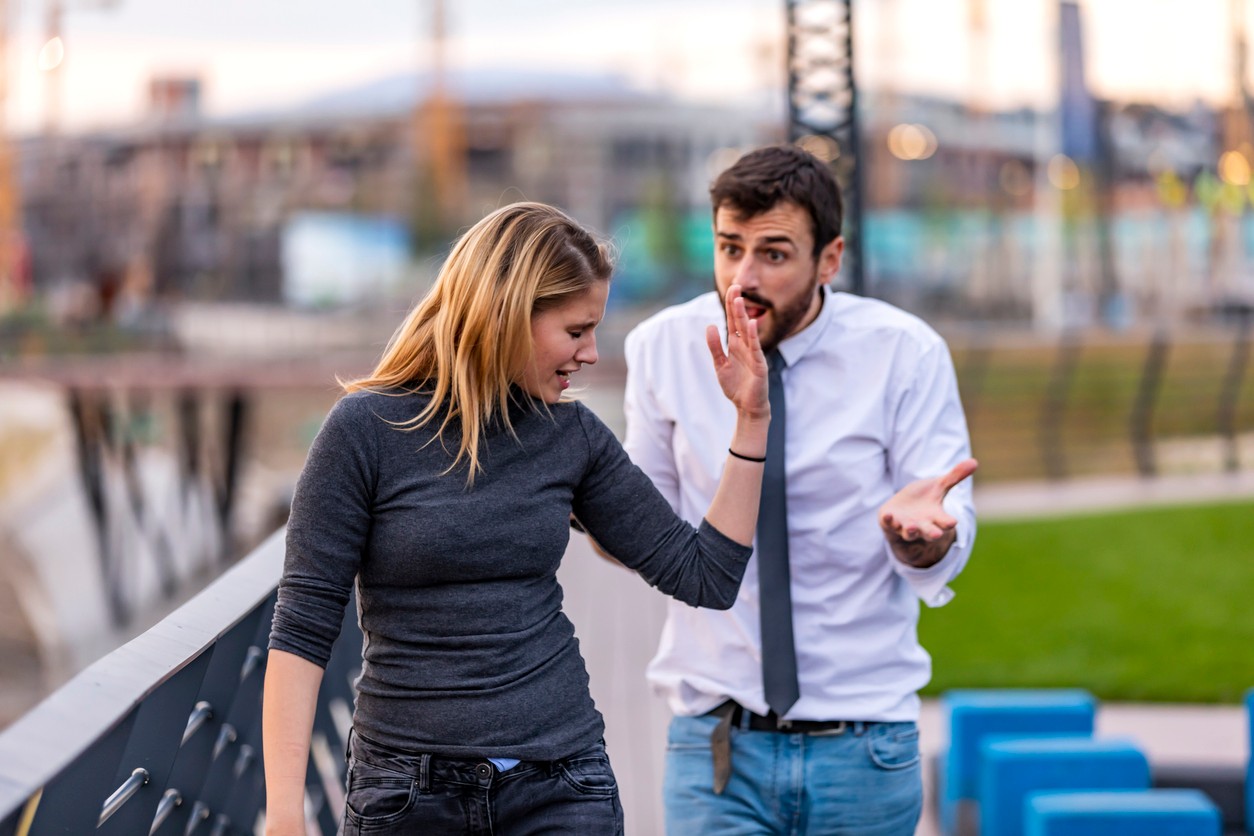 Nevera bolí a narúša dôveru.