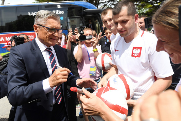 Euro 2016: Polscy kibice w La Baule wspierają kadrę Adama Nawałki