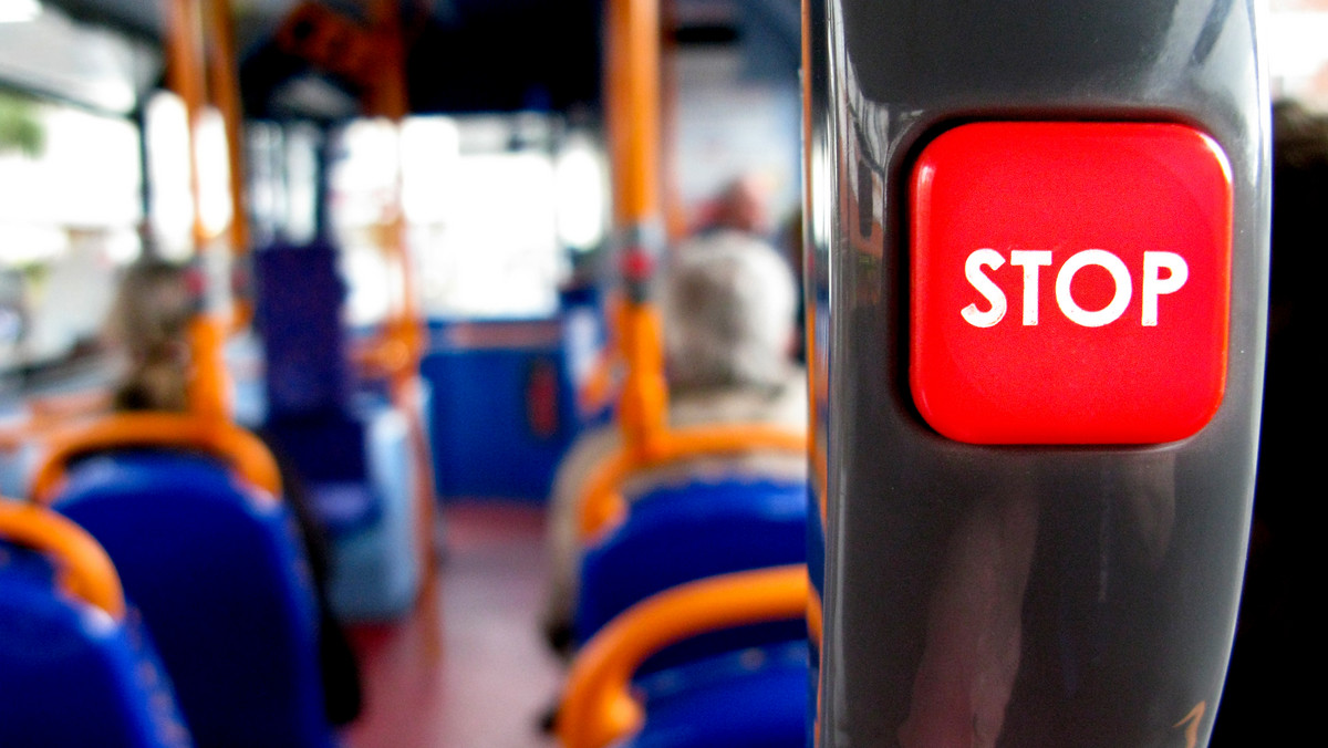 Policja z Gdańska ustaliła tożsamość czterolatka, który podróżował samotnie miejskim autobusem. Dziecko wiedziało jak ma na imię, ale nie wiedziało, gdzie mieszka – informuje Radio Gdańsk.