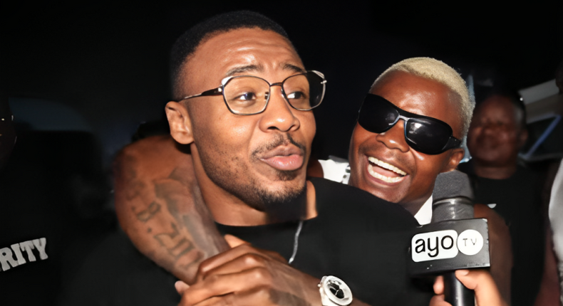 Harmonize (back) hugging Alikiba