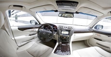 8-bit RGB flat JPEG file, 4002x2070 pixels (55.58x28.75 inches) @ 72.00 pixels/inch, written by Adobe Photoshop CS2