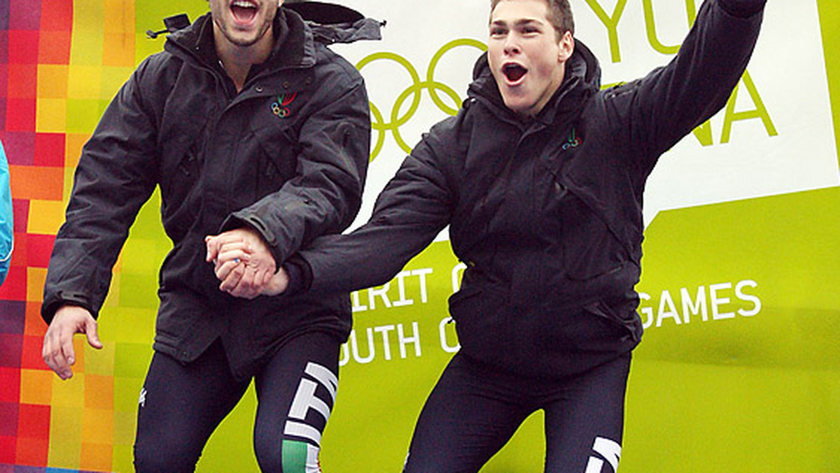 Włoski duet przebojem wdarł się na pierwsze miejsce w rywalizacji bobsleistów podczas kończących się w niedzielę Pierwszych Zimowych Młodzieżowych Igrzysk Olimpijskich.