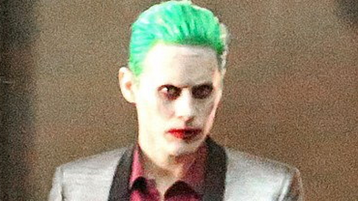 Jared Leto w końcu stawił się na planie filmu "Suicide Squad". Fani mogą zobaczyć Jokera w pełnej okazałości. Premiera produkcji zaplanowana jest na 2016 rok.