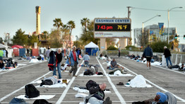 Így élnek a hajléktalanok Las Vegasban a járvány miatt: sokakat kiborított a városvezetés döntése – fotók