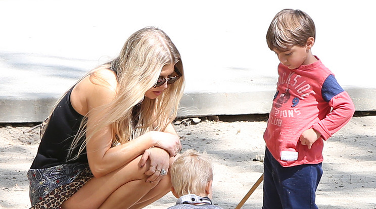 Fergie családjával a játszótéren / Fotó: NORTHFOTO