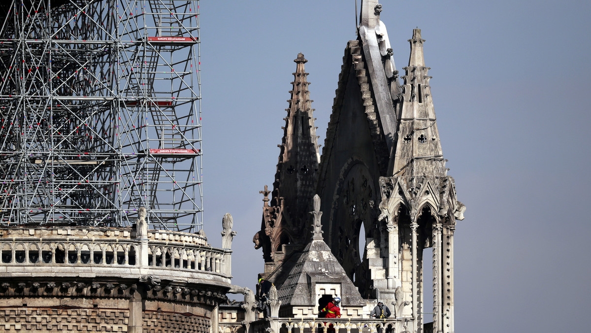 Walt Disney ogłosiło dziś, że zobowiązuje się do przekazania 5 mln dolarów na pomoc w odbudowie katedry Notre Dame w Paryżu, po niszczycielskim pożarze, który w poniedziałek poważnie uszkodził budynek.