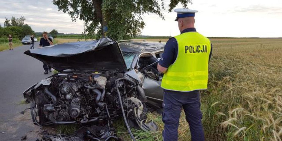 Tragiczny wypadek. Jedna ofiara śmiertelna, 4 dzieci w szpitalu