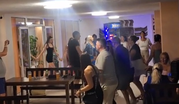 Srbi i Rumuni zaigrali Užičko kolo