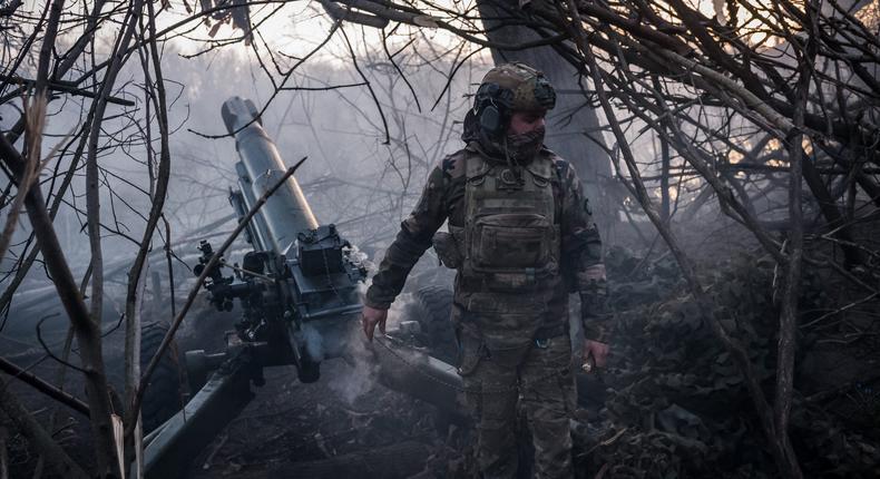 Ukrainian servicemen fire an artillery in the direction of Siversk, Donetsk Oblast, Ukraine on April 01, 2024.Wolfgang Schwan/Anadolu via Getty Images