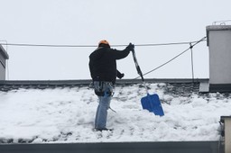 MSW i Straż Pożarna przypomina: za nieodśnieżony dach grozi mandat