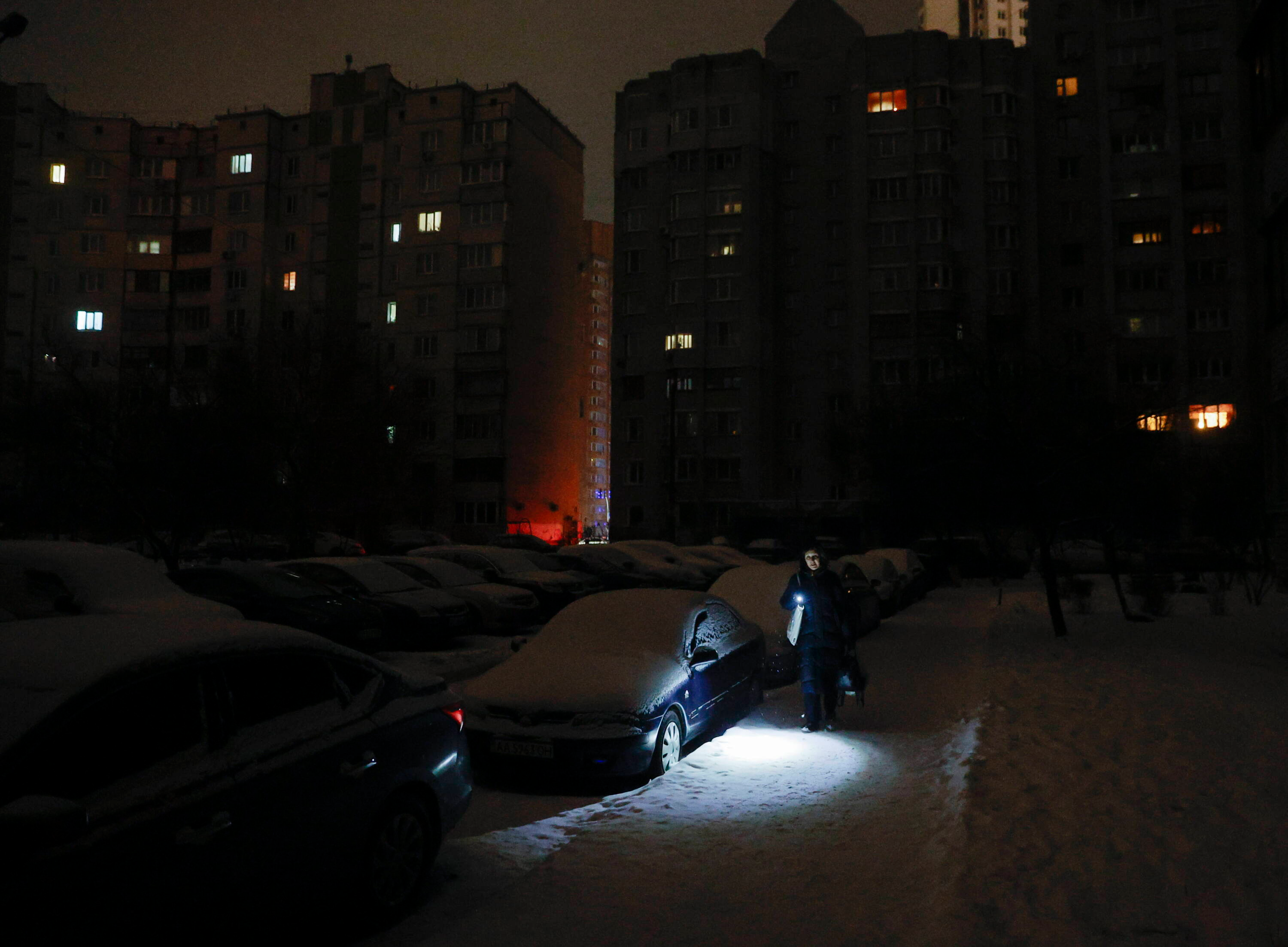 Ponad milion mieszkańców Kijowa bez prądu przy minus 20 stopniach - Zełenski żąda działań