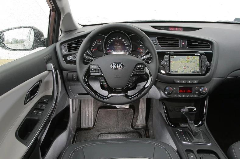 Kia Ceed II wnętrze