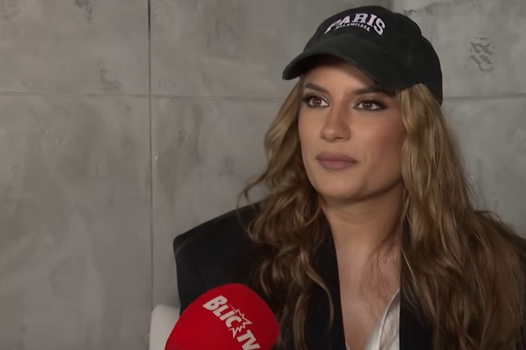 "I KIKS JE ZA LJUDE, PA ŠTA AKO JE 20 LJUDI U PUBLICI?" Barbara Bobak o poslu, NOVOM DEČKU KOG KRIJE, sunčanju u toplesu i koleginici: "Tea Tairović mora sledeća na Evroviziju" (VIDEO)