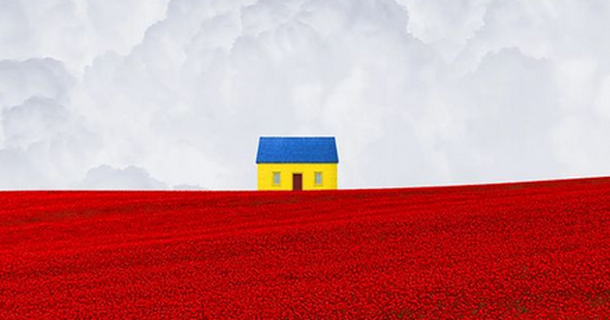 L’immagine della casa blu e gialla su sfondo bianco e rosso batte il web