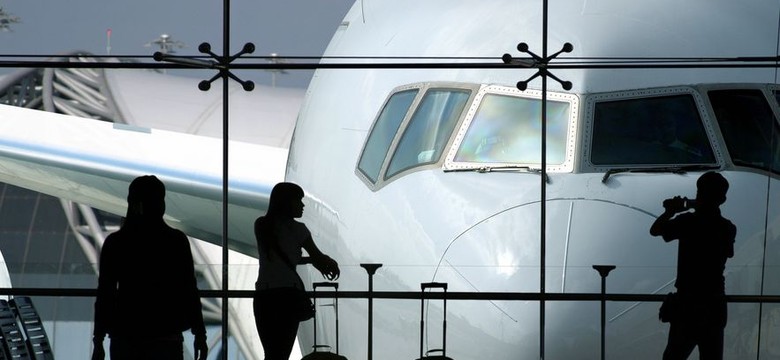 60 lotów odwołanych, godziny opóźnień. Paraliż na lotniskach w Wielkiej Brytanii