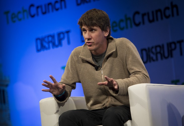 <b>Dennis Crowley (Foursquare)</b>
<br>
<br>Obecnie: Foursquare - współtwórca
<br>
<br>Google: Dodgeball - współtwórca