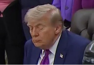 Donald Tramp ponovo zaspao