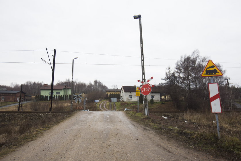 Kobieta przeżyła zdezrenie z pociągiem