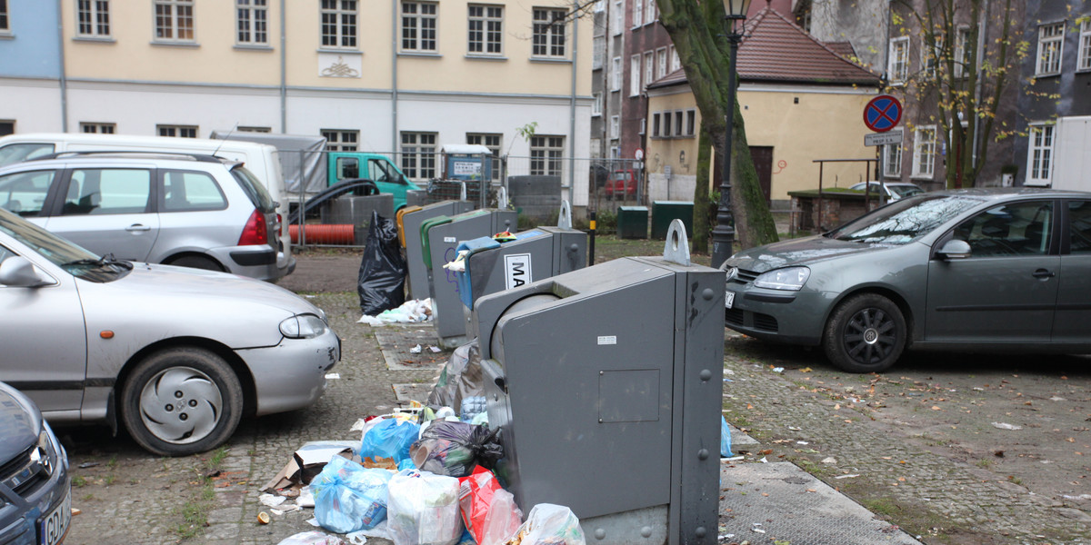 przepełnione śmietniki w  Gdańsku