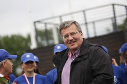 Komorowski deklasuje polityków w sondażu zaufania