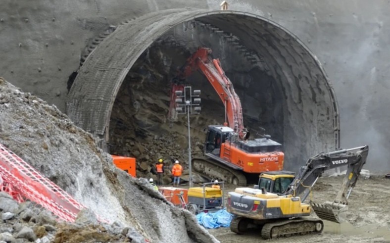 Drążenie pierwszego tunelu na zakopiance