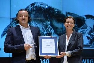 Kurs akcji Adiuvo spadł o 1,45 proc. na debiucie na rynku głównym GPW