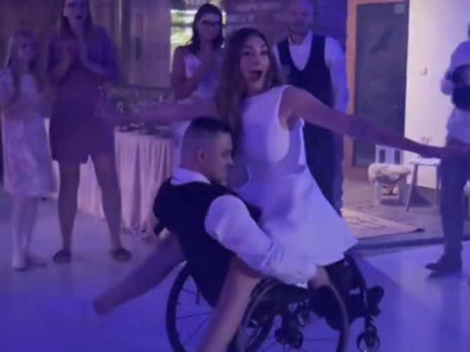 Aleksandra i invalid Denis u kolicima izveli degutantan prvi ples na svadbi, prizor nije za mlađe od 18
