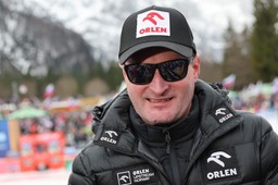 adam małysz broni trenera kadry skoczków narciarskich. "trudno winić go za pewne rzeczy"