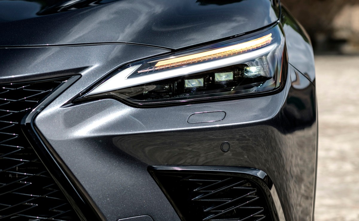 Lexus NX to bestseller japońskiej marki na polskim rynku. W pierwszych sześciu miesiącach z salonów wyjechały już 2663 egzemplarze tego SUV-a
