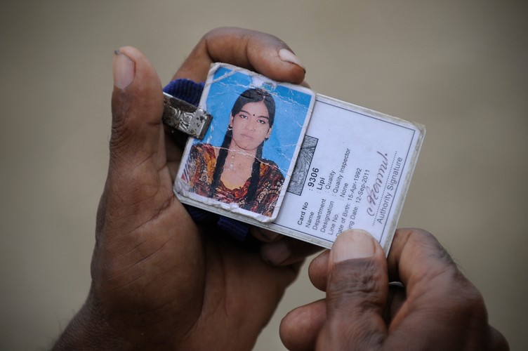 Identyfikator jednej z ofiar wydobyty spod gruzów