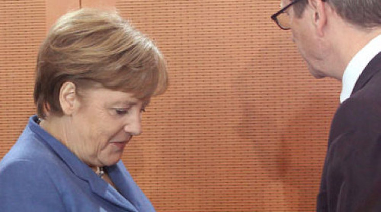 Merkel lekezelte a külügyminiszterét