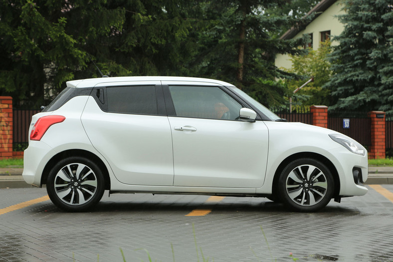 Suzuki Swift 1.0 Boosterjet - lekki, szybki, choć za drogi