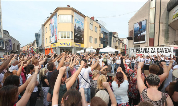 Grupa Pravda za Davida svakodnevno na Trgu Krajine