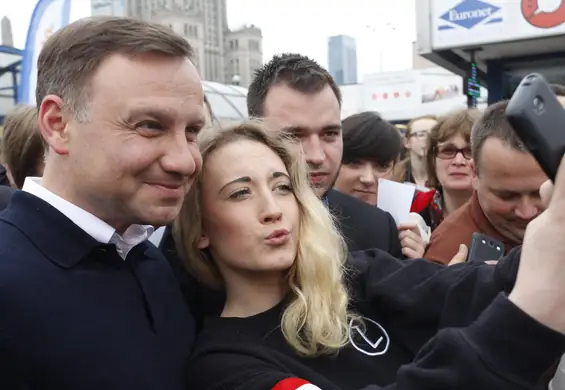 Prezydent Andrzej Duda rozkręca się na Twitterze. Wrzucił dziwne selfie