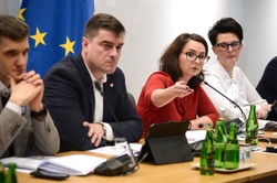 Sejmowa komisja przegłosowała, że reprezentant TK "nie jest sędzią"