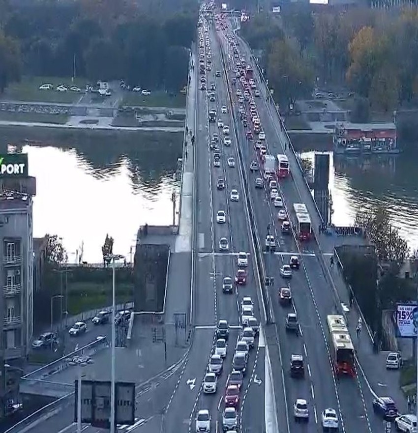 Brankov most nešto pre 16 časova